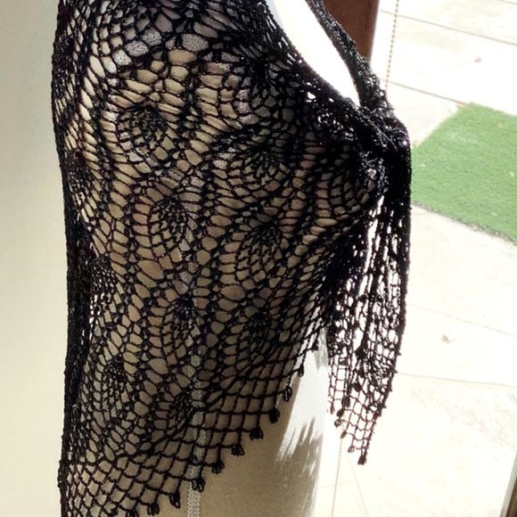 Beautiful beaded Hip/Shoulder wrap - Picture 5 of 14